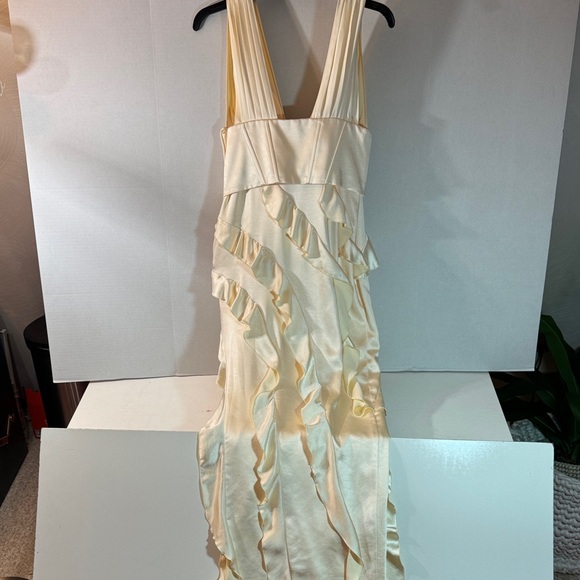 As seen on TV - Familiar Elegant Cream Ruffle Dress